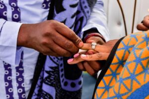 30代が結婚前提で利用するアプリと結婚相談所の違いは？